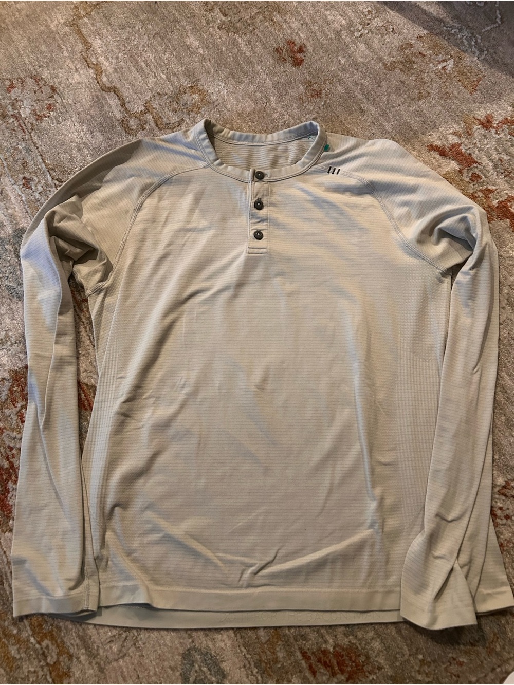 lululemon athletica light tan Long-Sleeve Henley Size small like new